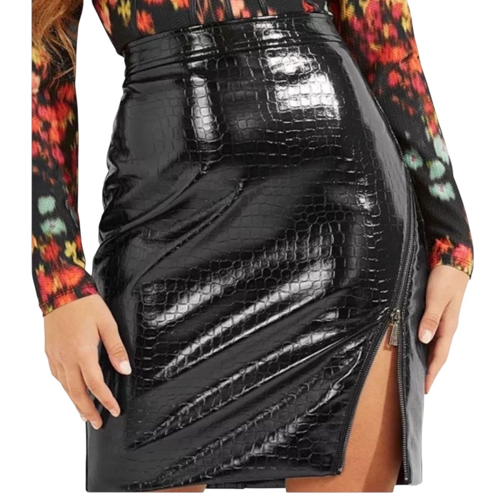 NWT GUESS Maleka Mini Croc-Embossed Faux-Leather Skirt size Small